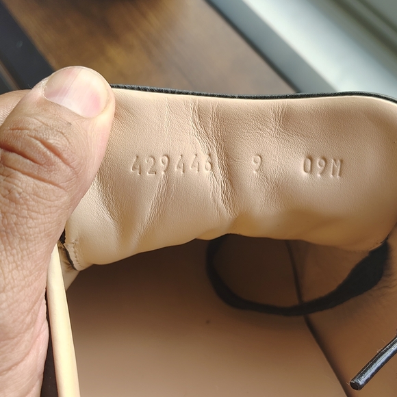 Gucci Black and Red Bee Embroidered Sneakers - Picture 3 of 7